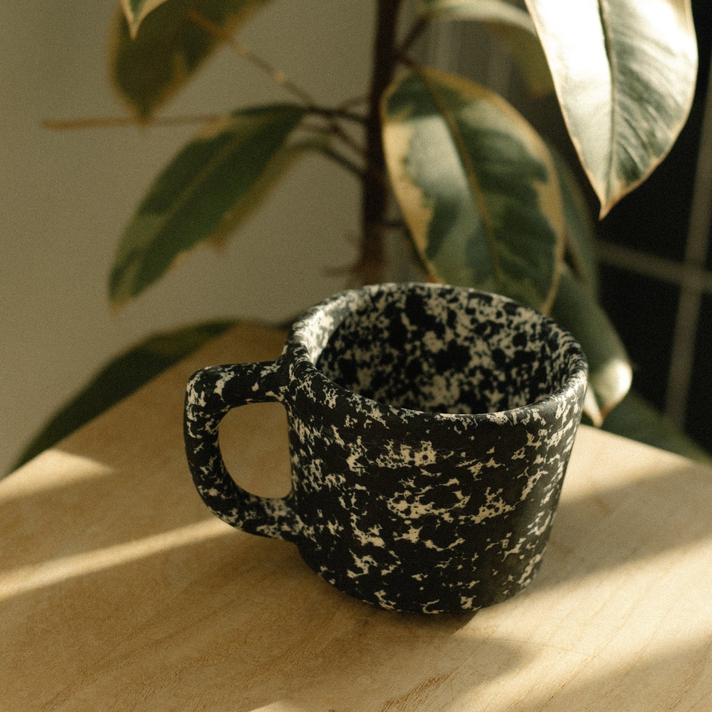 Cool ceramic mug, handmade cup, modern ceramic mug, tabletop, latte cup, cappuccino mug, tea cup, artisan mug, 8 oz mug, gift idea for coffee lovers, housewarming gift, CASA AZUA, handcrafted mugs, colourful cups, cool ceramics, modern ceramics, pottery mug.