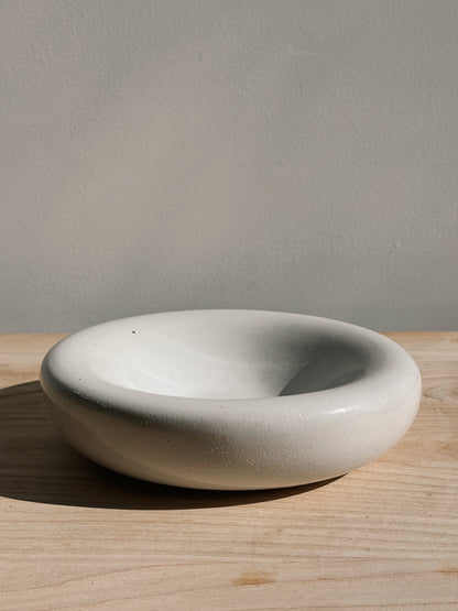 CASA AZUA OFF WHITE, GLOSS PLATE, BUBBLE PLATE, DINNER PLATE, MODERN CERAMIC PLATE, MODERN CERAMIC BOWL, BUBBLE BOWL, CHUBBY BOWL, JEWELRY TRAY.