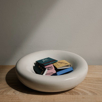 CASA AZUA OFF WHITE, GLOSS PLATE, BUBBLE PLATE, DINNER PLATE, MODERN CERAMIC PLATE, MODERN CERAMIC BOWL, BUBBLE BOWL, CHUBBY BOWL, JEWELRY TRAY.