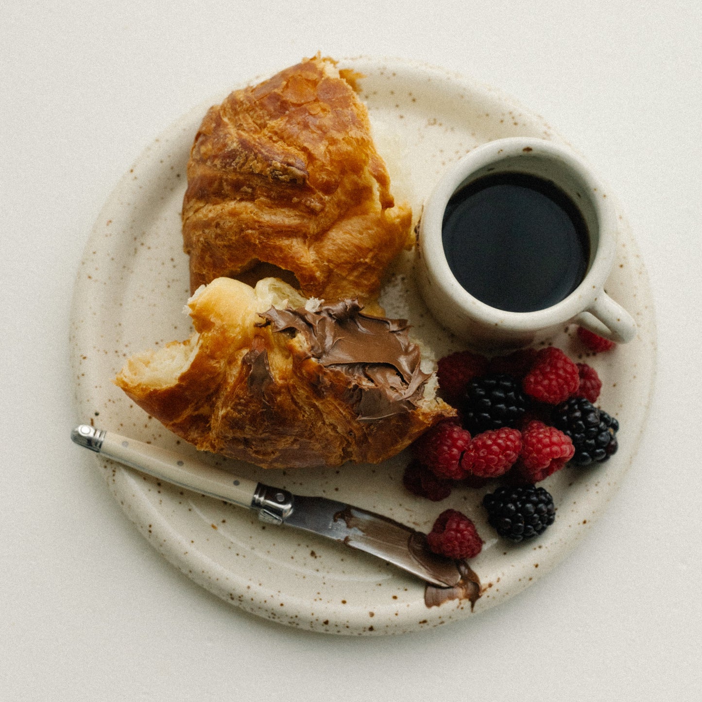 handmade ceramic plate, stoneware, large dinner plate, modern, gustaf westman plate, casa azua, artisan made plates, tableware, tabletop decor