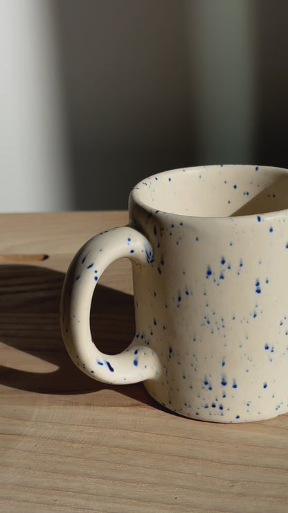 Cool ceramic mug, handmade cup, modern ceramic mug, tabletop, latte cup, cappuccino mug, tea cup, coffee mug, colourful mug, home decor, colourful mug, CASA AZUA.